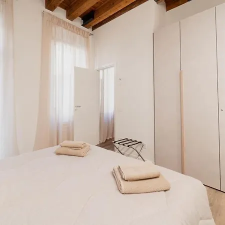 Apartment Flores *